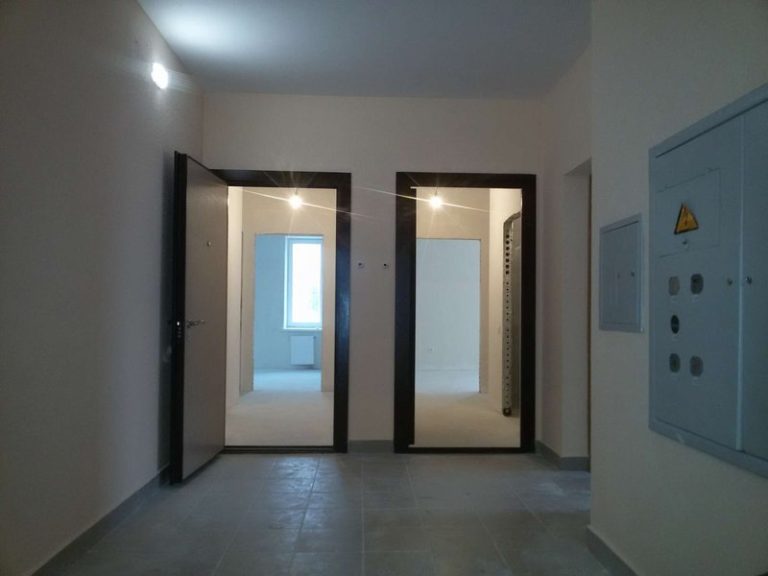 Уборка двух подъездов многоквартирного дома — 80 квартир