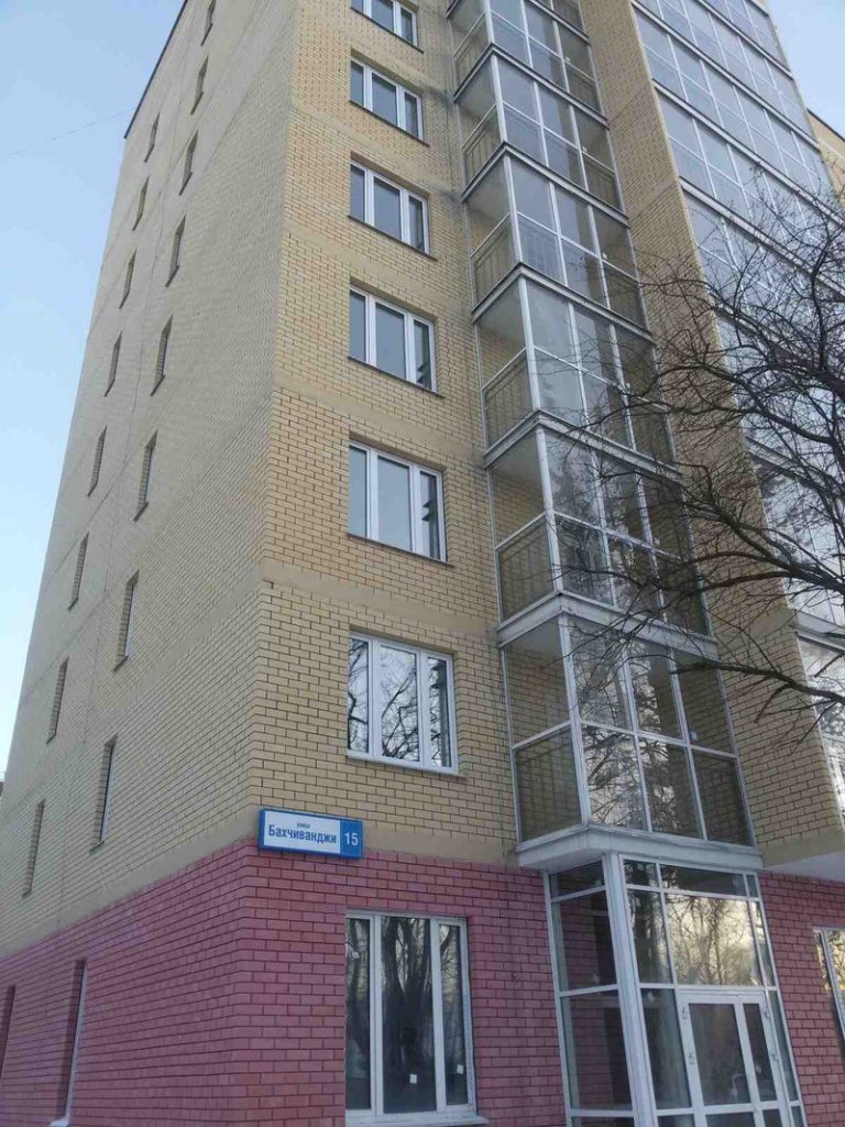 Уборка двух подъездов многоквартирного дома — 80 квартир